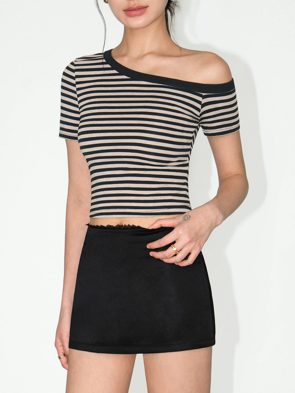 NEVA HU Temperament Slant Neck Off-Shoulder Striped Tee