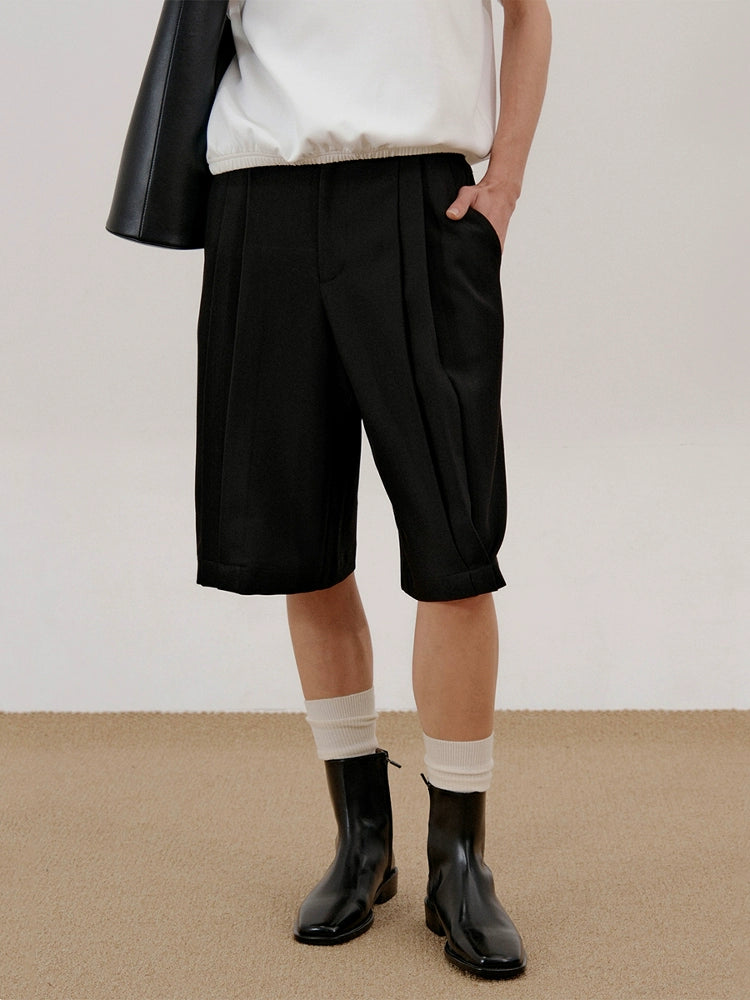 COLN Versatile Casual Pleated Shorts