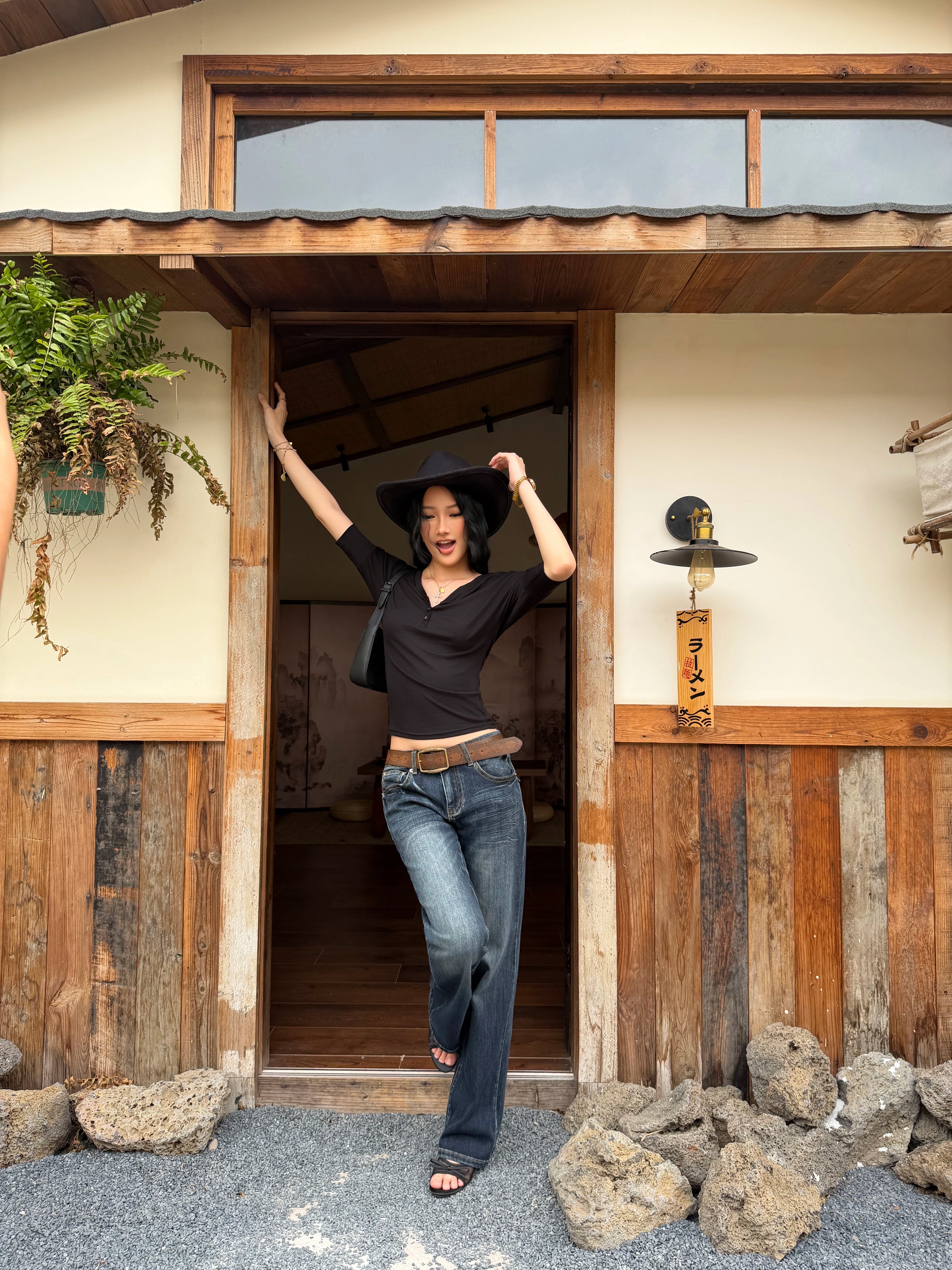 Audwyn V-neck Loose and Thin Tee