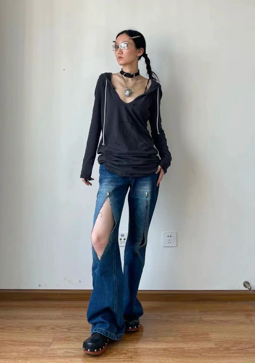 Enteralt Ripped Trim Nailed Jeans