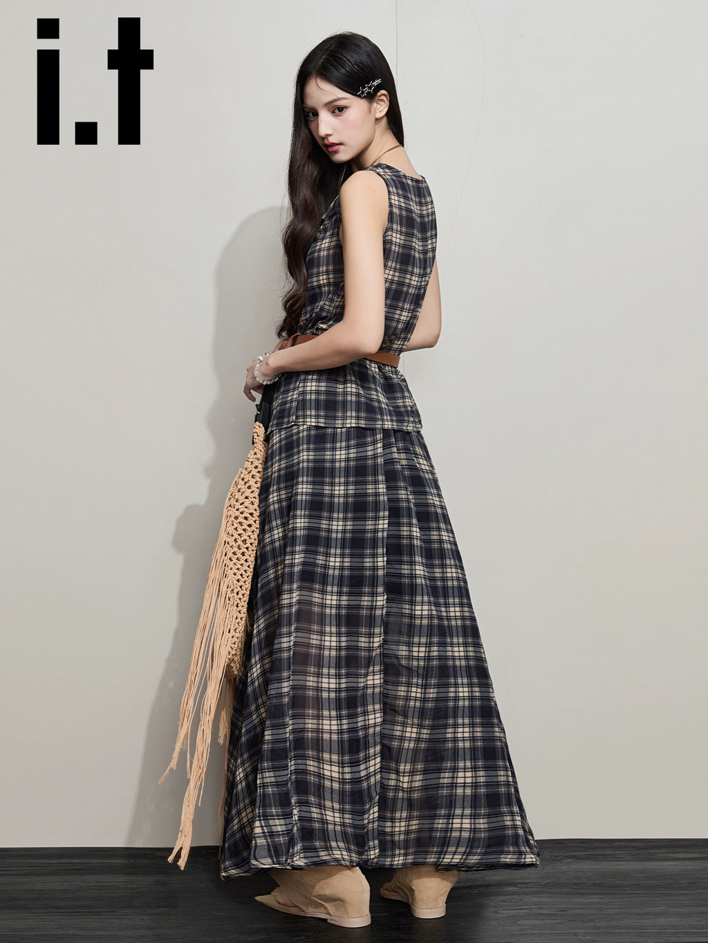 IT: CHOCOOLATE Check Neck Top High Waist Skirt Two-piece Set