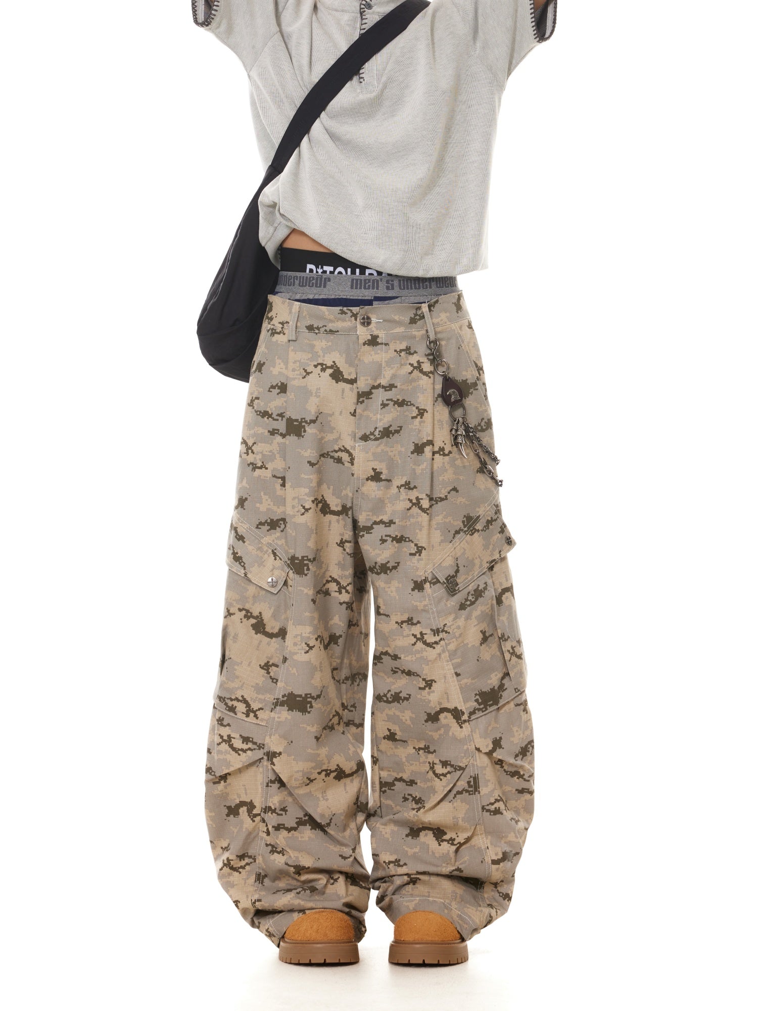 BTSG desert camouflage multi-pocket scimitar cargo pants