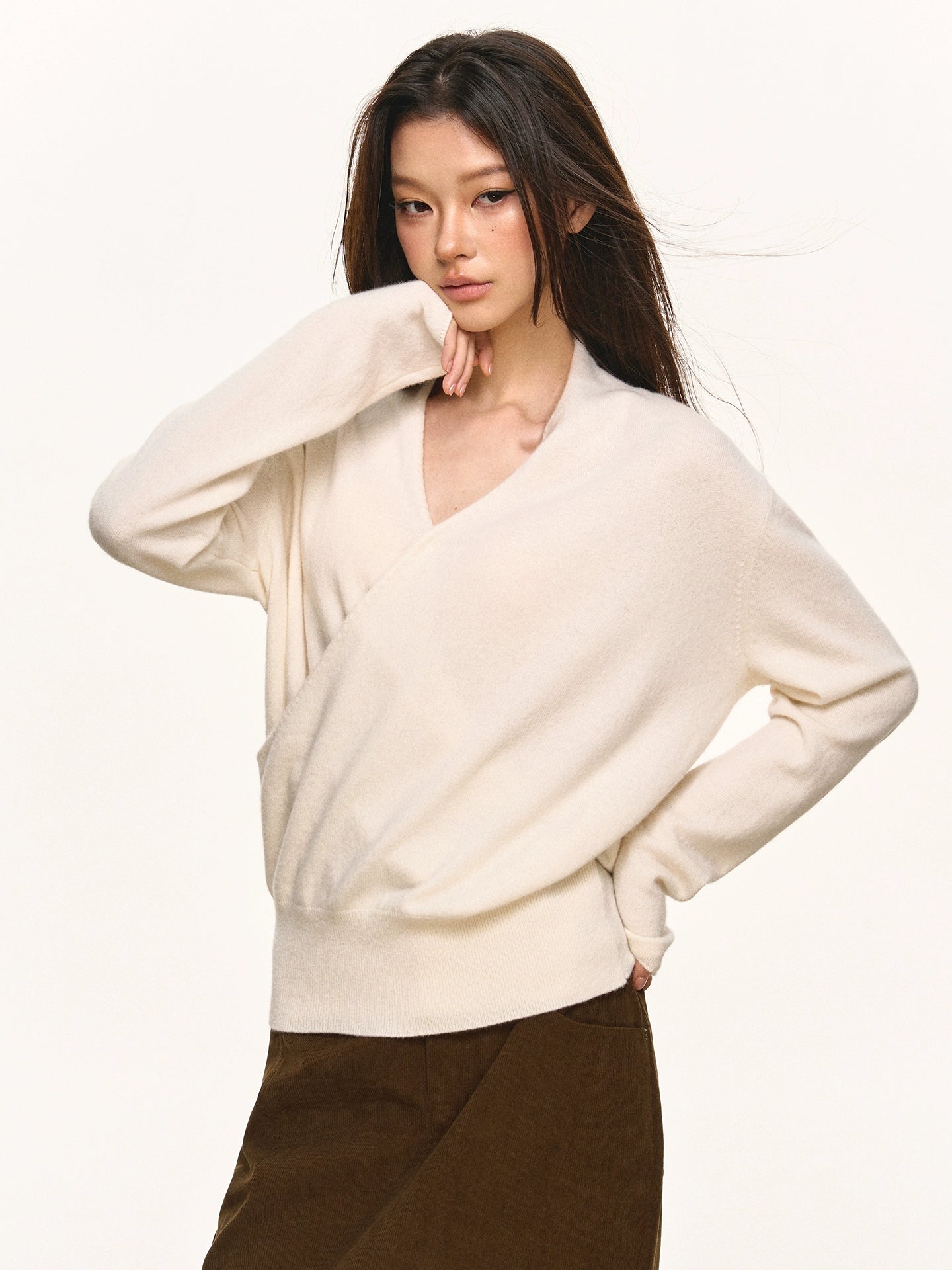Anna Aneae Pleated V-neck Cross Loose Long Sleeve Knit
