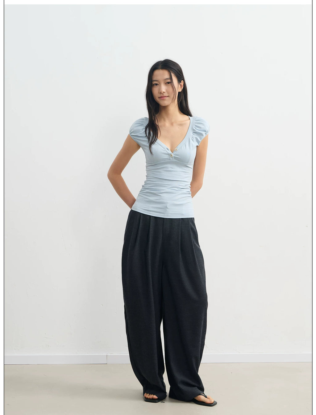 LINY LIBERTY Deep V-neck Pleated Slim Waist Tee