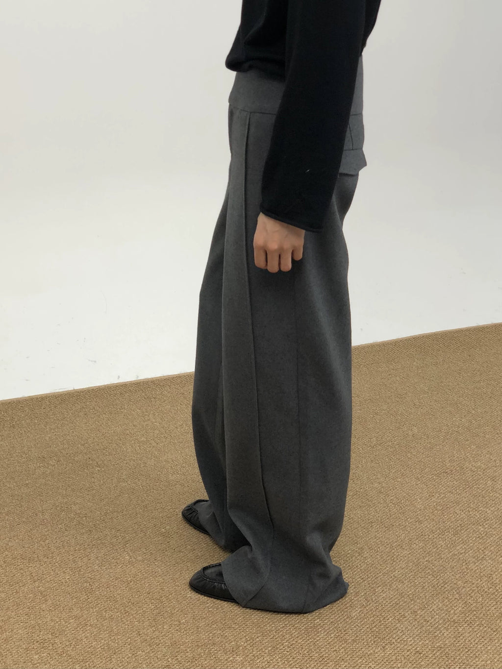 COLN Wide Waist Seal Thin Flared Pants