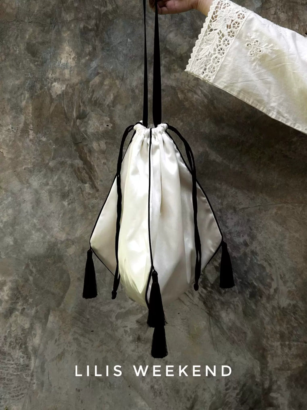 Lilis Weekend Retro Drawstring Lantern Fringed Bag