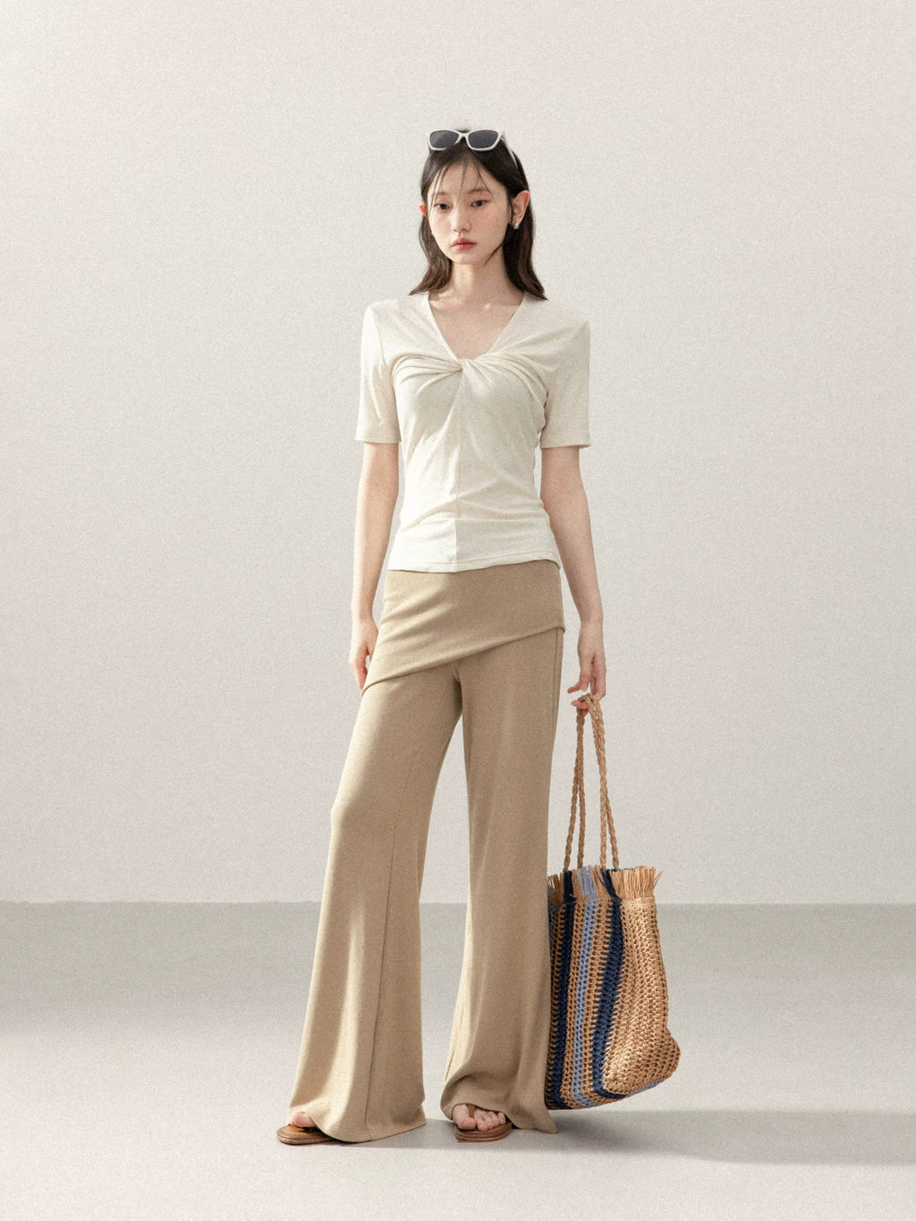 Cantonstory Kink V-neck Straight Shoulder Slim Tee