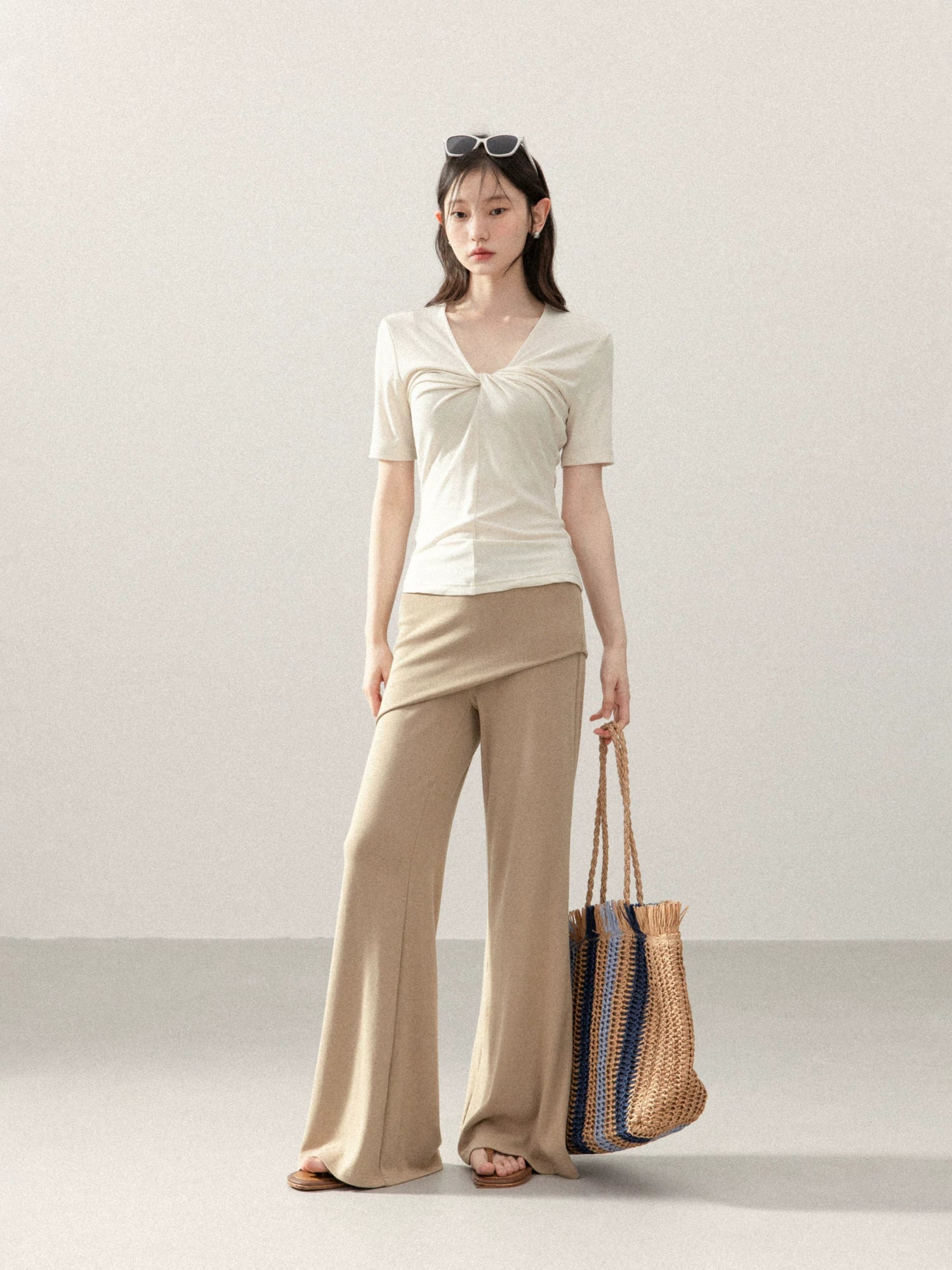 Cantonstory Kink V-neck Straight Shoulder Slim Tee