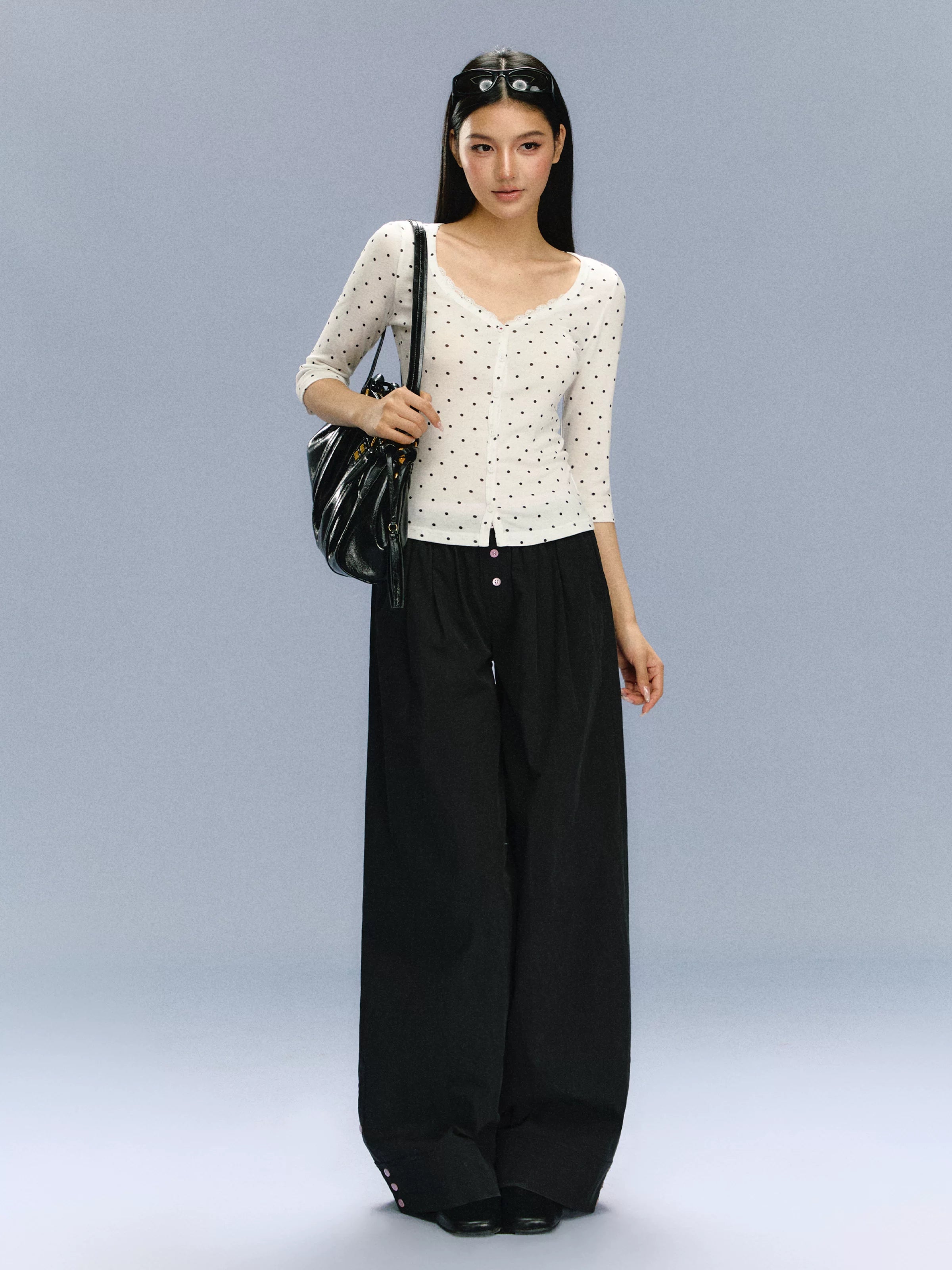 Ariseism V-neck Slim Polka Dot Tee