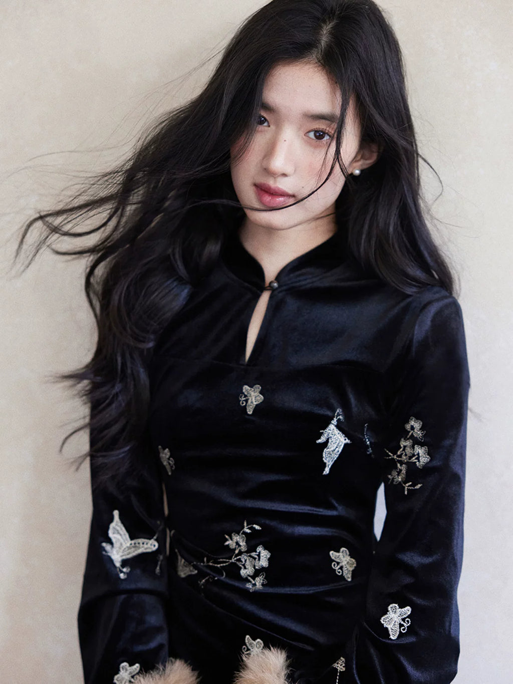 TYANG Retro Heavy Industry Embroidered Velvet Dress