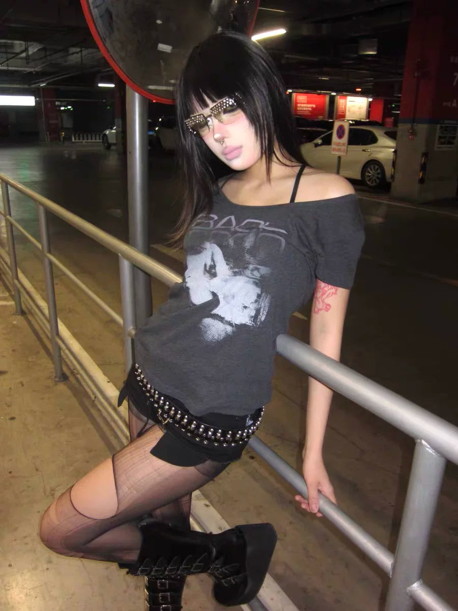 No E Mosen Retro Portrait Print U Neck Slim Tee