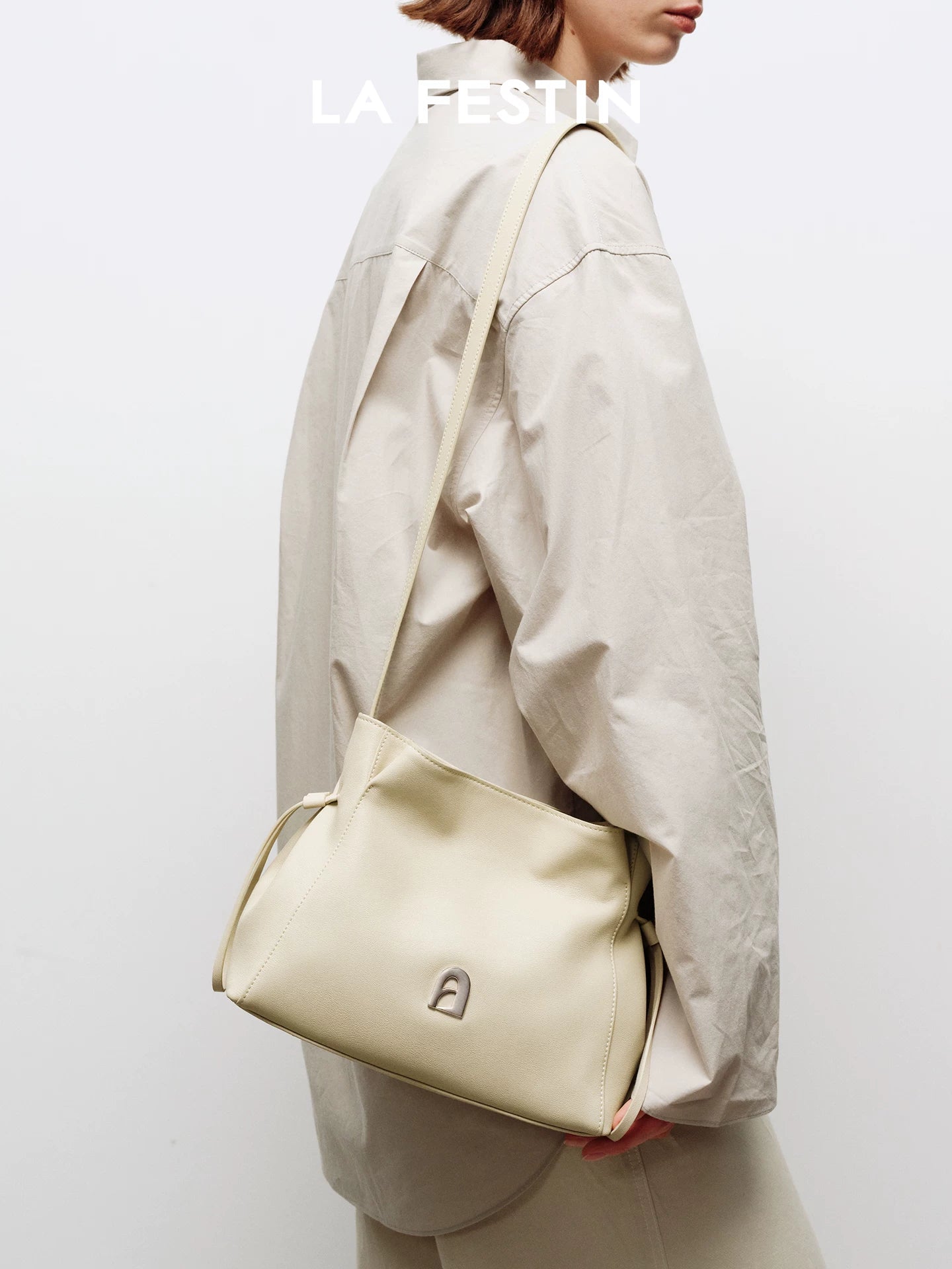 La Festin Niche Armpit Messenger Bag