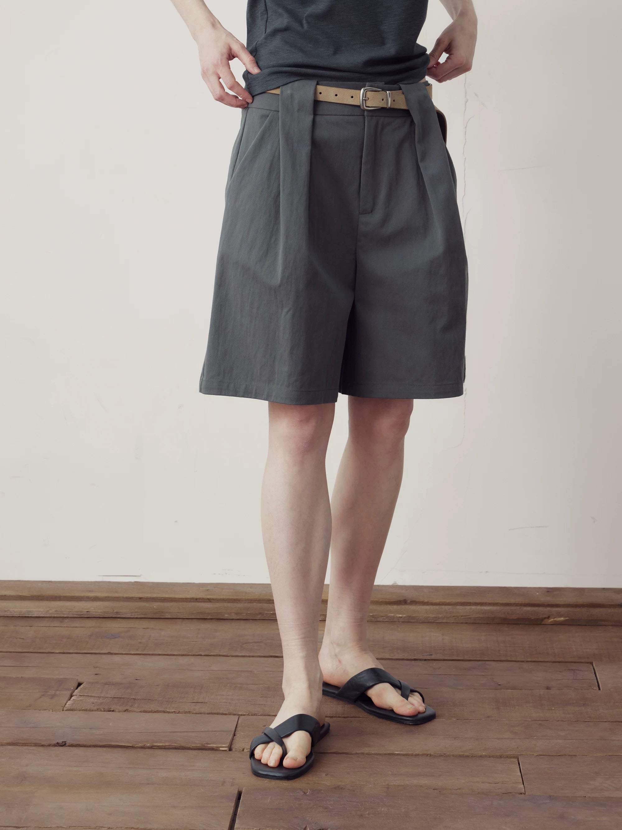 COLN Loose and Versatile Shorts
