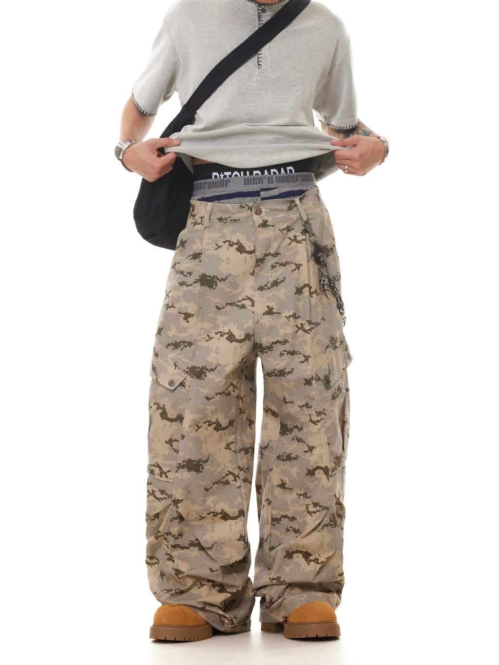 BTSG desert camouflage multi-pocket scimitar cargo pants