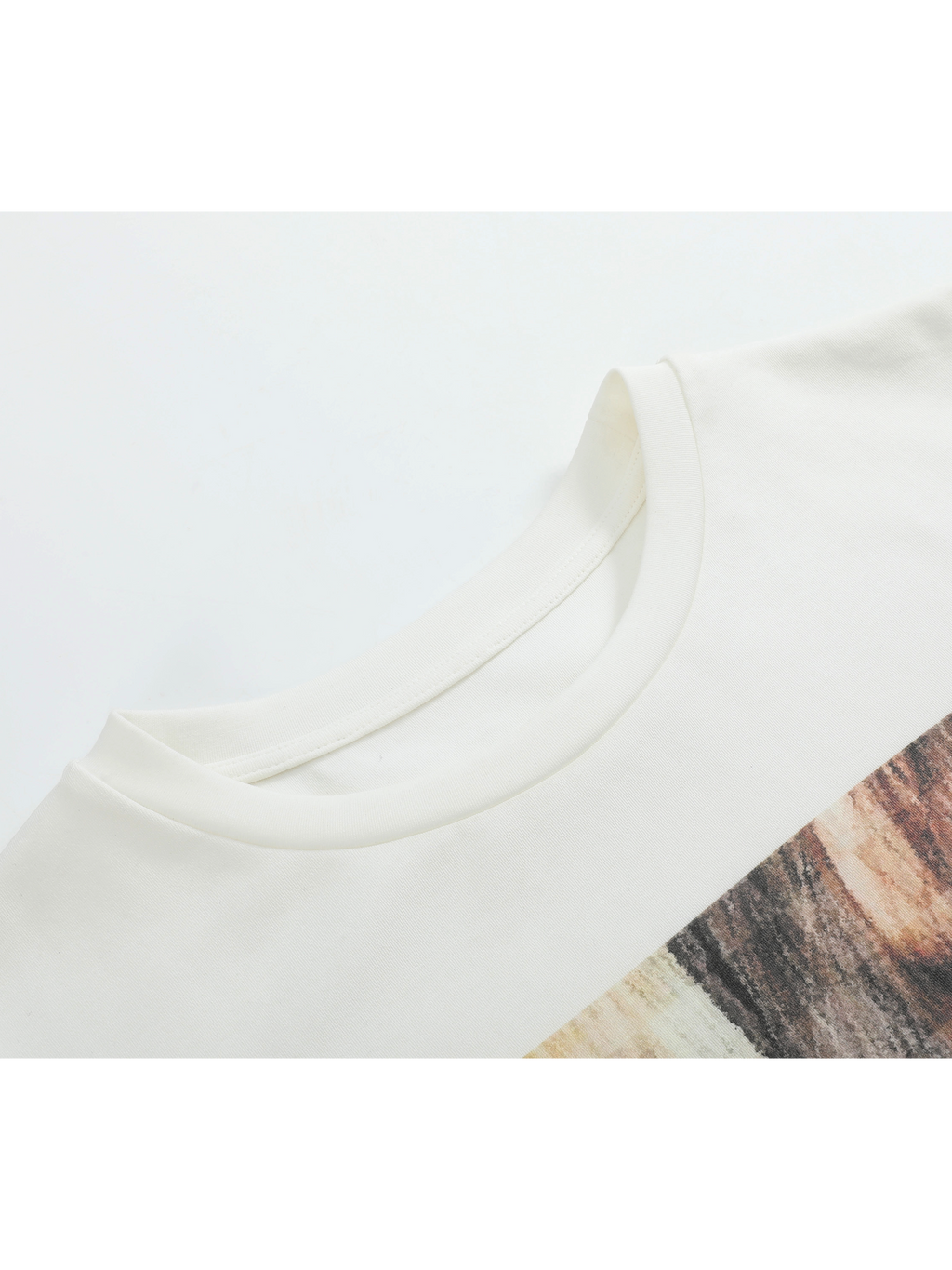 No E Mosen Portrait Print Embroidered Front Shoulder Tee