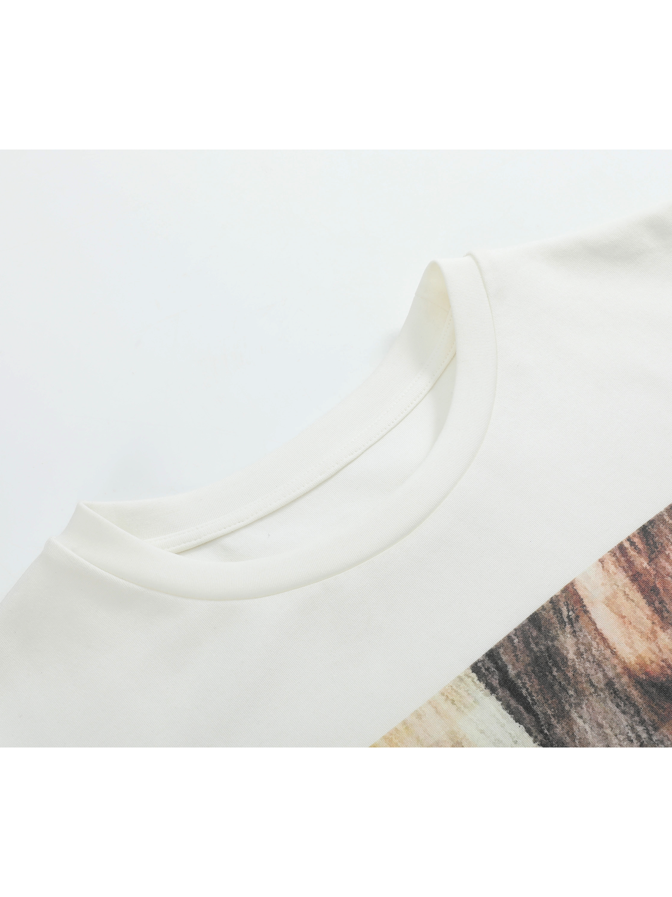 No E Mosen Portrait Print Embroidered Front Shoulder Tee