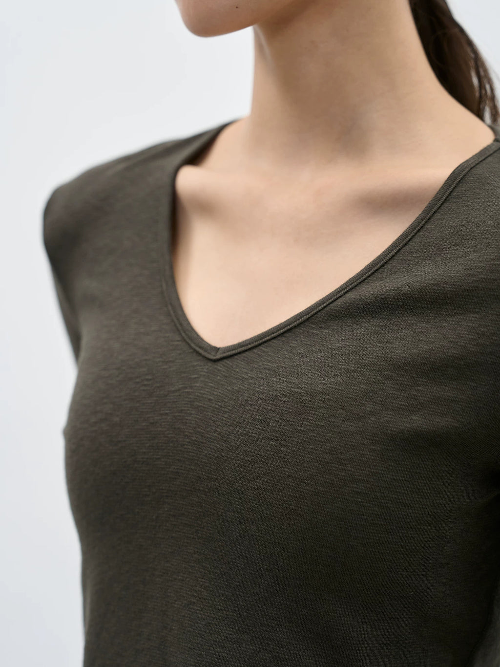 EIGHTHMONTH V-neck Simple and Versatile Long Sleeves