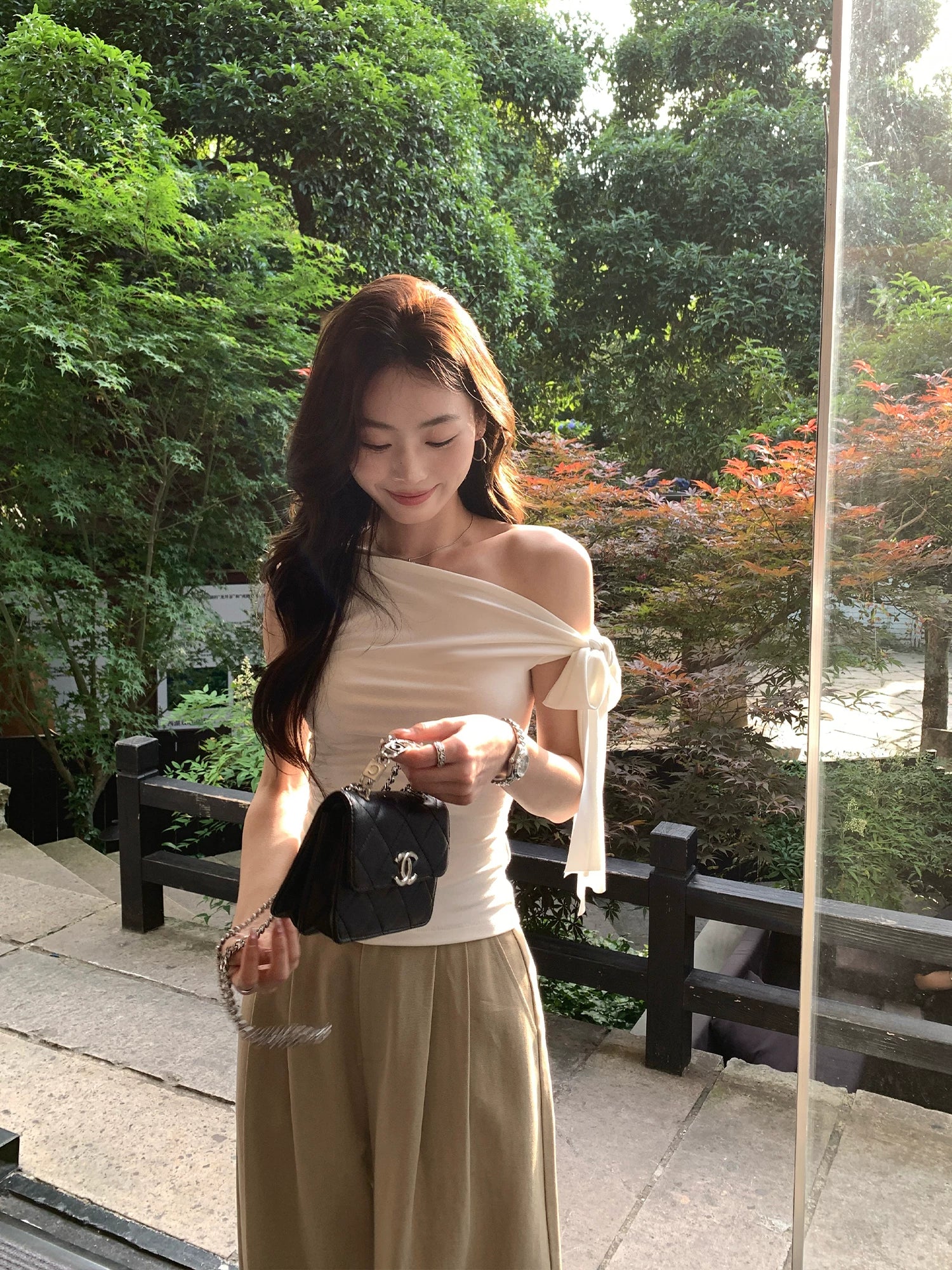 Pusumede Bow Strap Off-the-shoulder Slim Tee