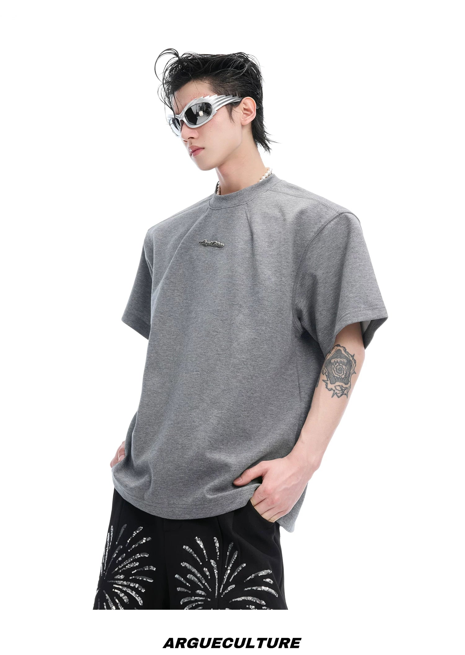 ArguECulturE Simple Round Neck Versatile Front Shoulder Tee