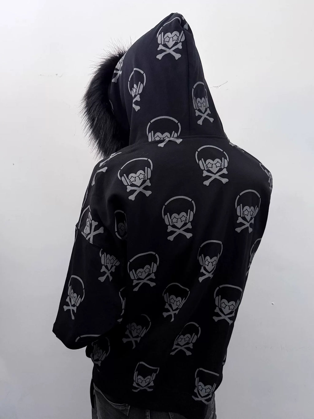 PAIKI Full of Headphones Skull Sweater