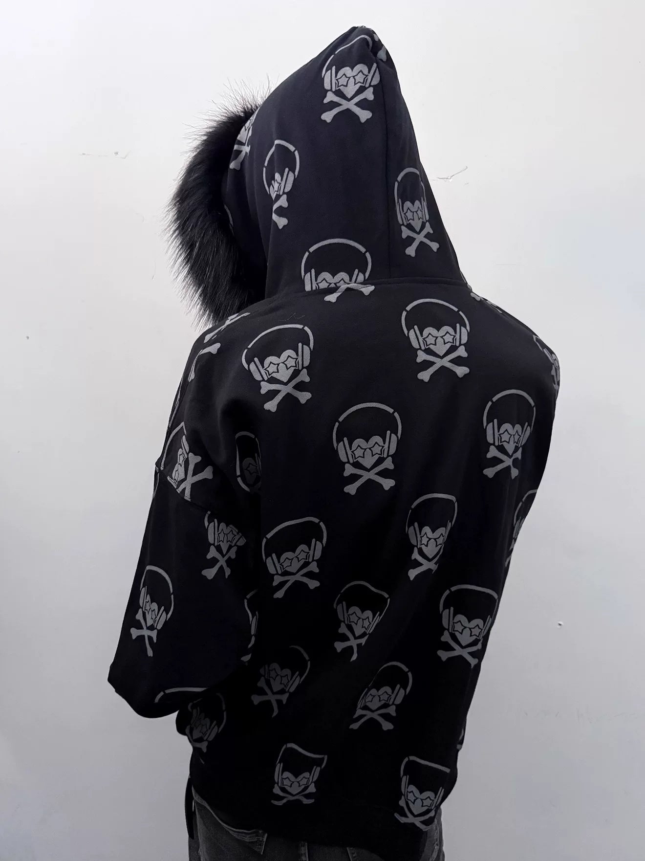 PAIKI Full of Headphones Skull Sweater