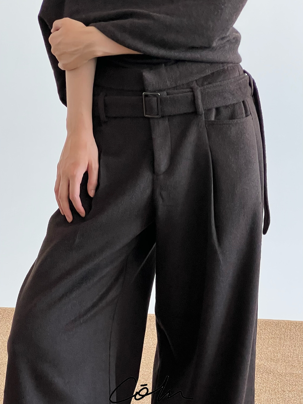 COLN Casual High-waisted Wide-leg Pants