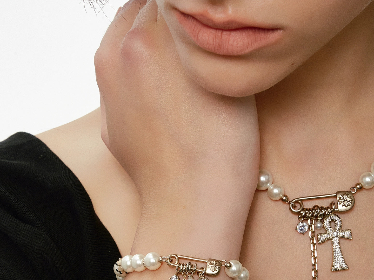 SUMIYAKI Full Diamond Cross Pearl Bracelet