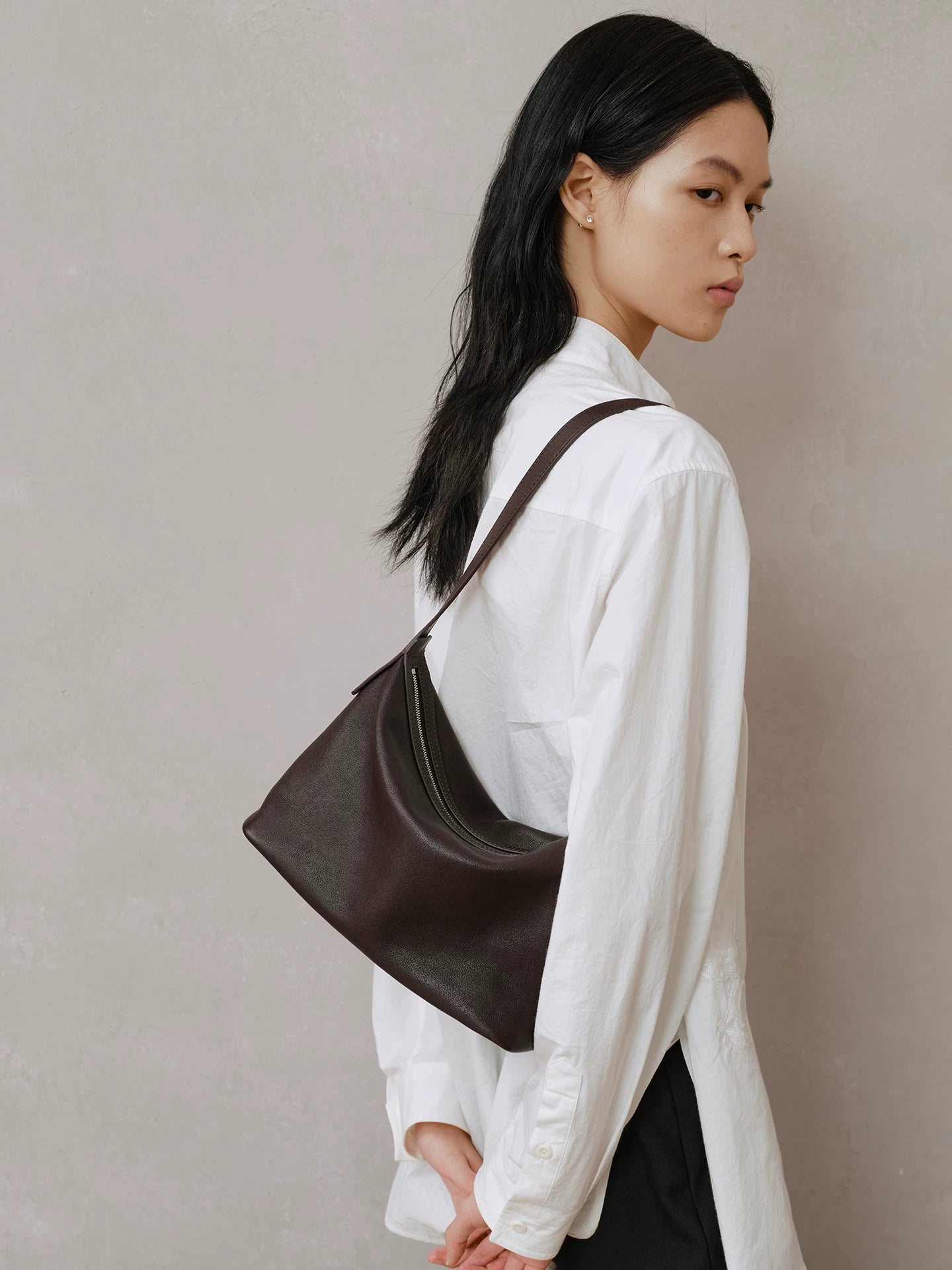 AVALEA Retro Cowhide Shoulder Messenger Bag