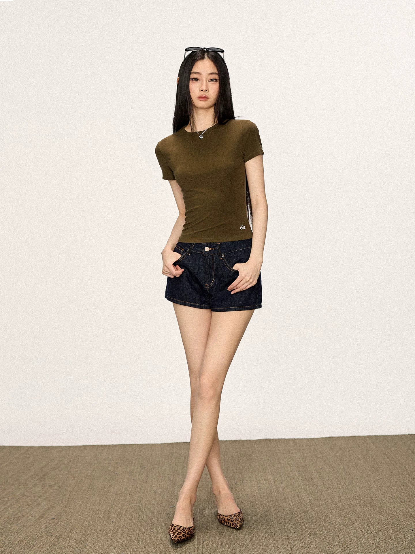 Cherry Melody Small Round Neck Embroidered Slim Shoulder Tee