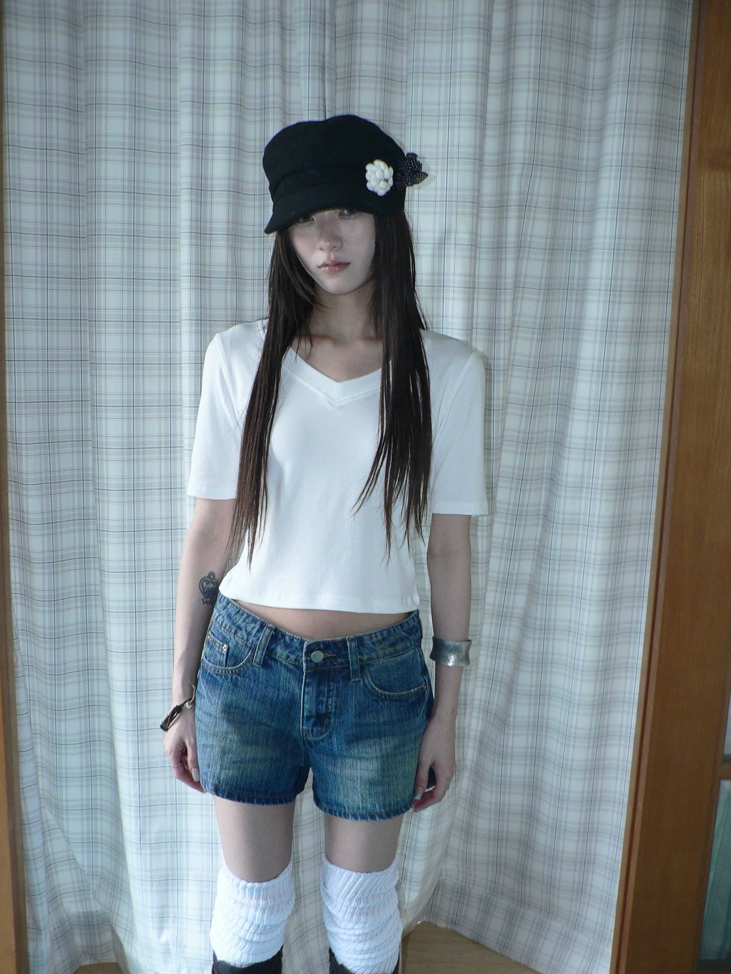 Ang: Project Slim and Thin V-neck Waist Tee