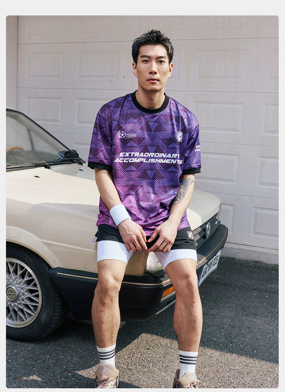 LUSHISI Retro Casual Cool Tee