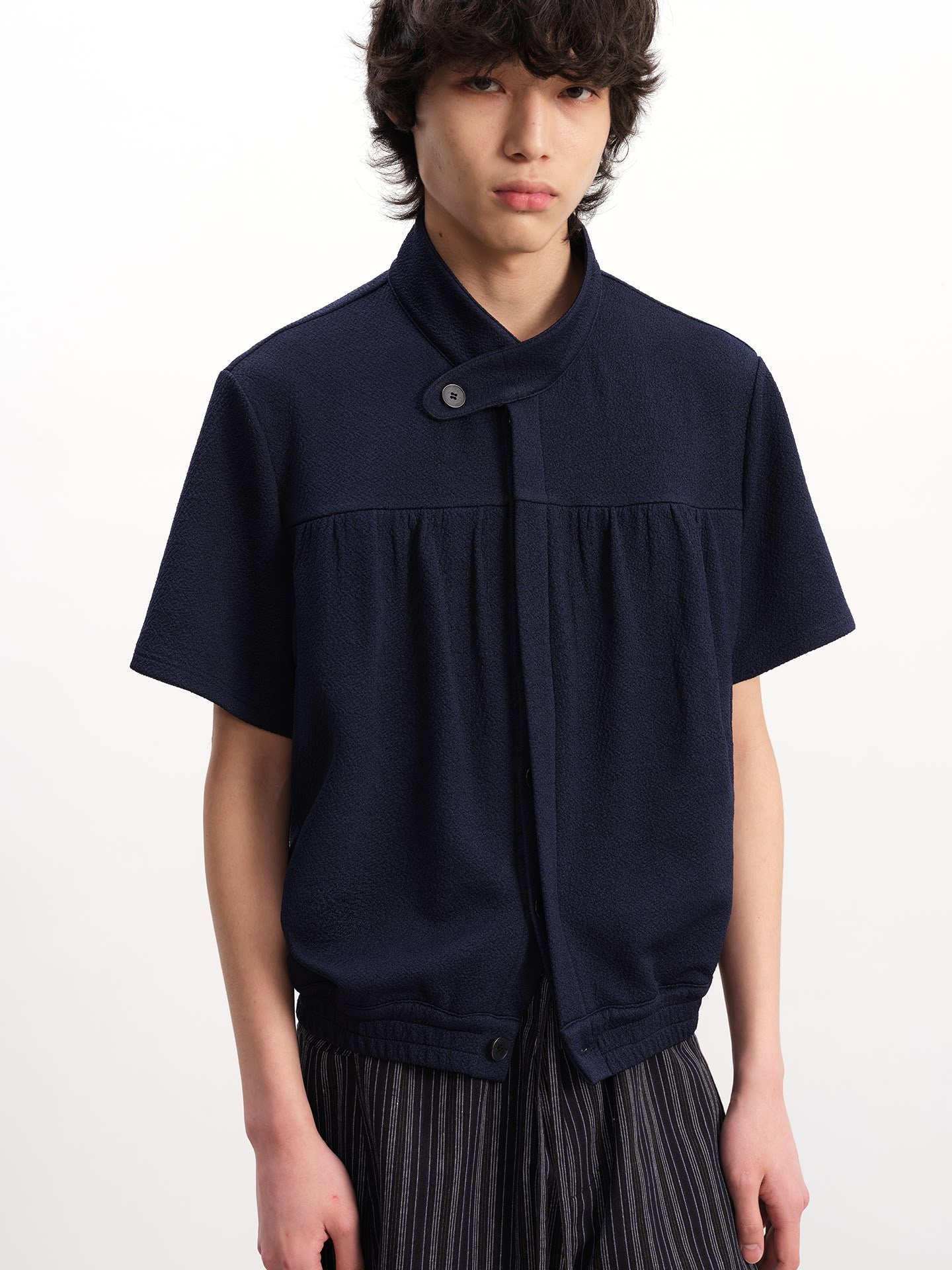 JCAESAR Stand-up Collar Pleated Short-sleeved Shirt