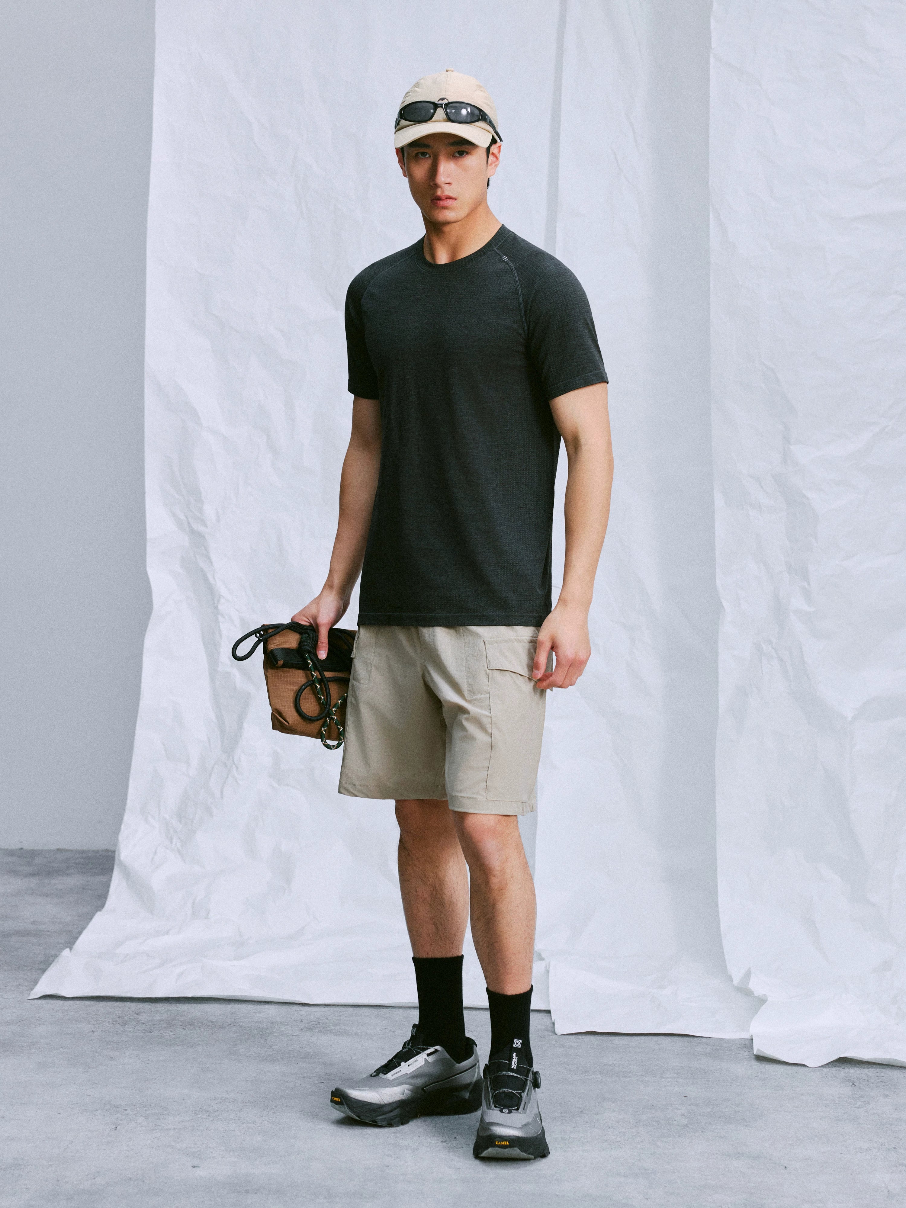 NO LOGO Lightweight and Breathable Multi-pocket Shorts