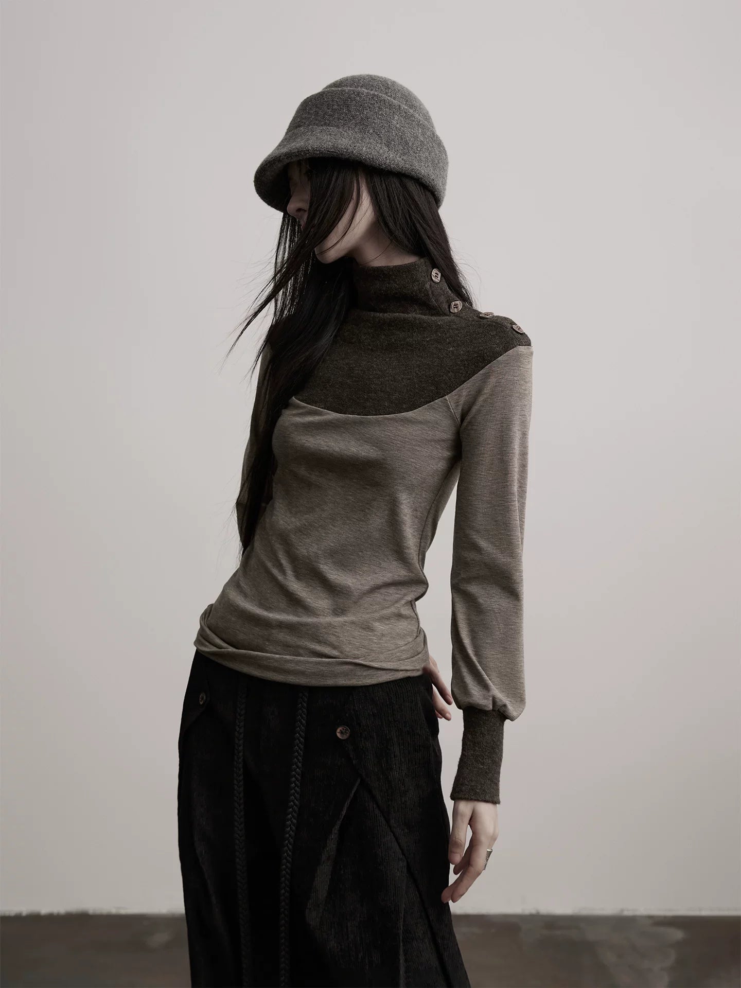 INDULGE High Neckline Color Matching Long Sleeves