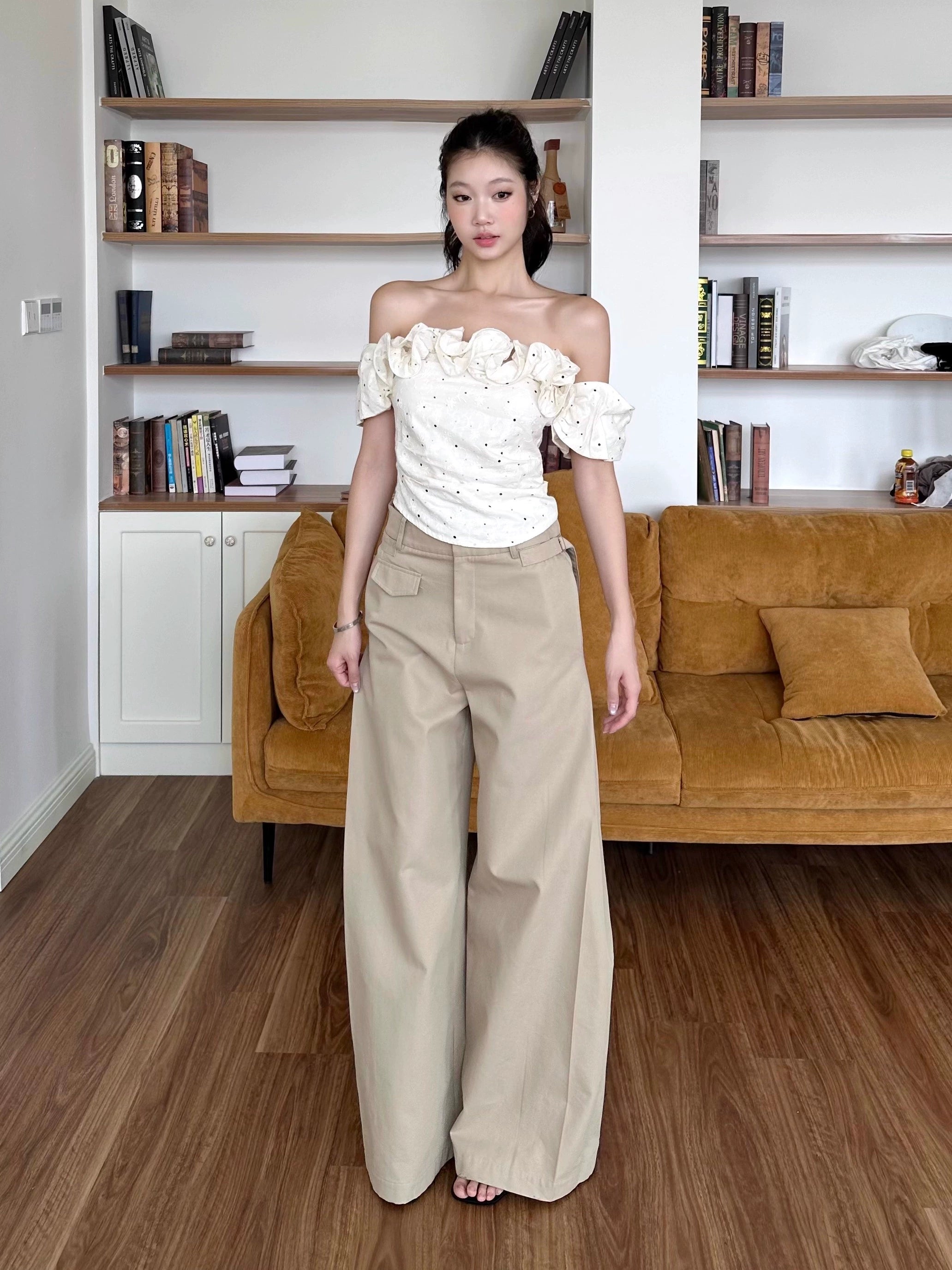 WITHMIN One-word Shoulder Polka Dot Waist Shirt