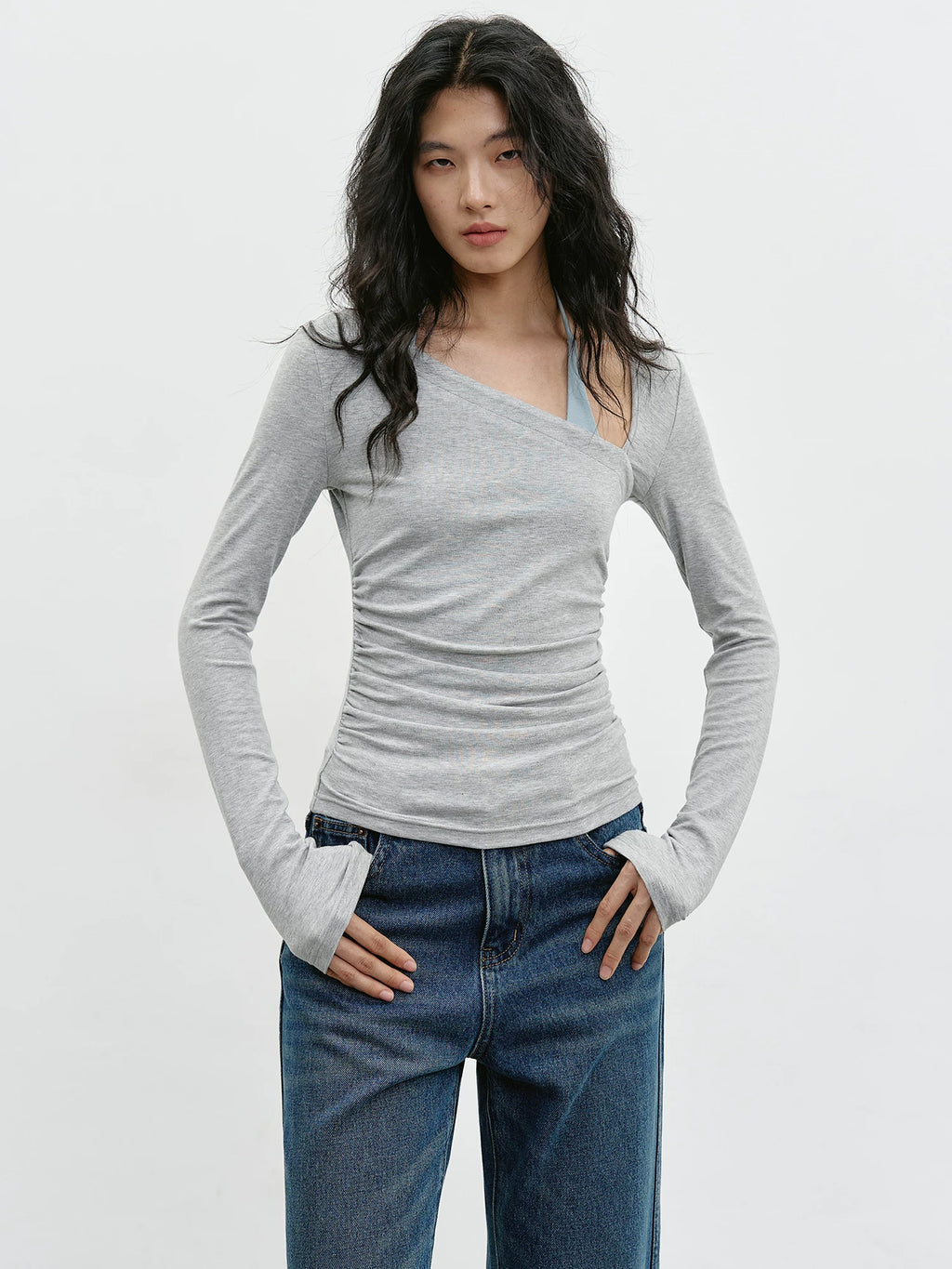 EIGHTHMONTH Slim and Thin Slanted Shoulder Long Sleeves