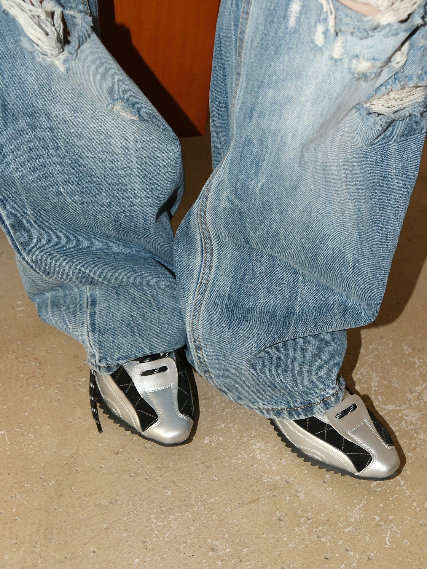 Mooreyu Pointed Leather Platform Lace-up Casual Shoes