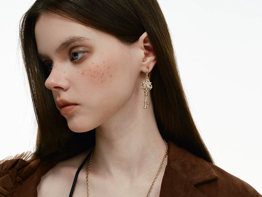 SUMIYAKI Vintage Embossed Key Earrings