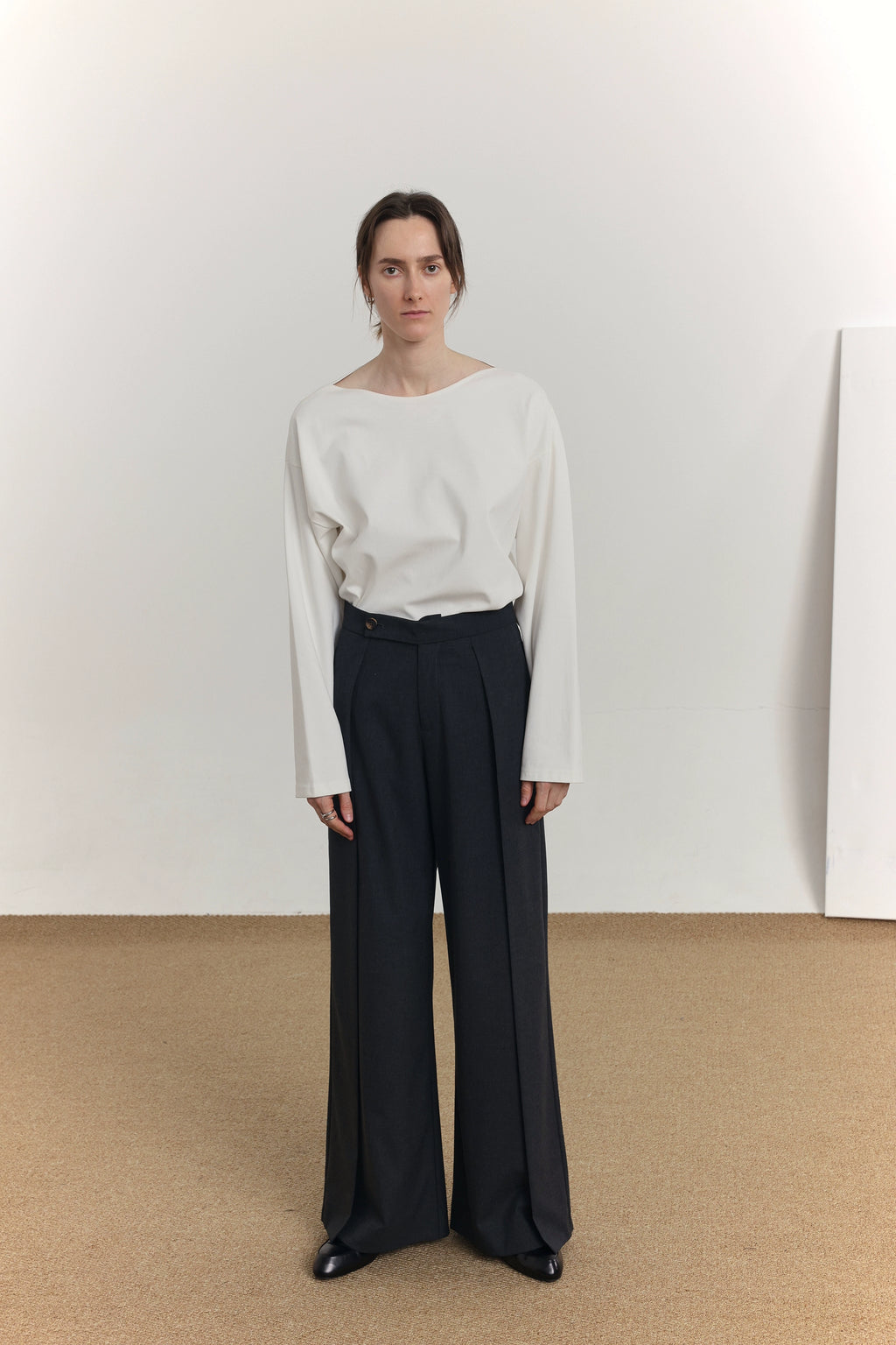 COLN Line-sensitive Flyer Slightly Wide Flared Pants