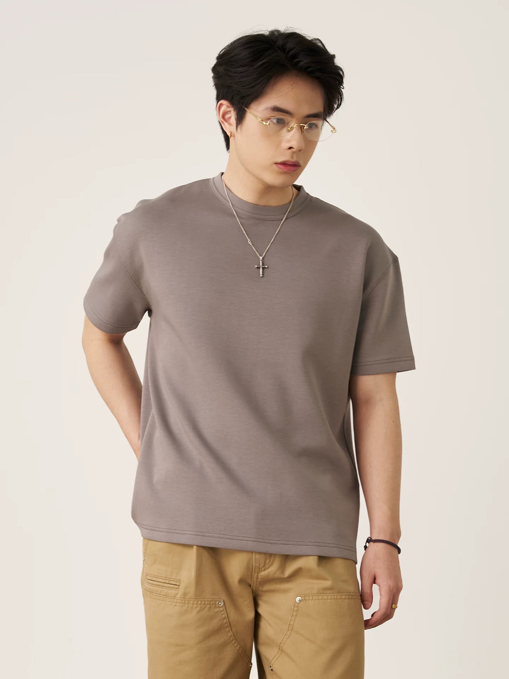 GOODLIVEABLE Simple Slightly Loose Small Neckline Tee