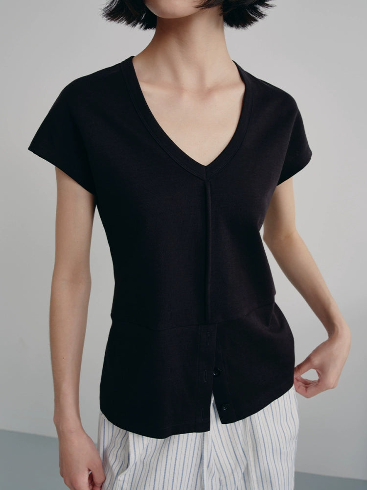 JCAESAR Versatile V-neck Half-open Tee
