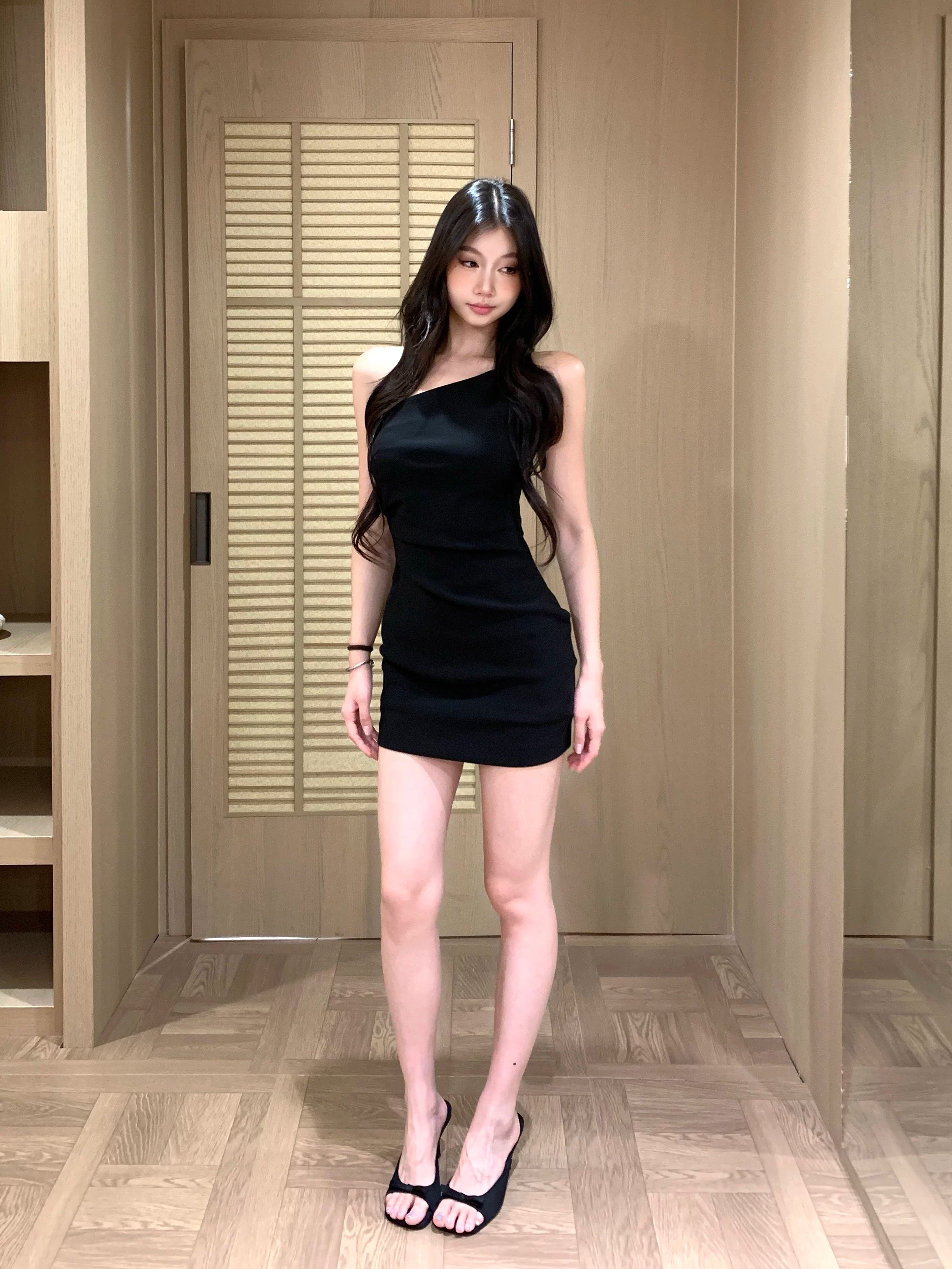 WITHMIN Diagonal Neck Off-the-shoulder Waist Slim-fit Skirt