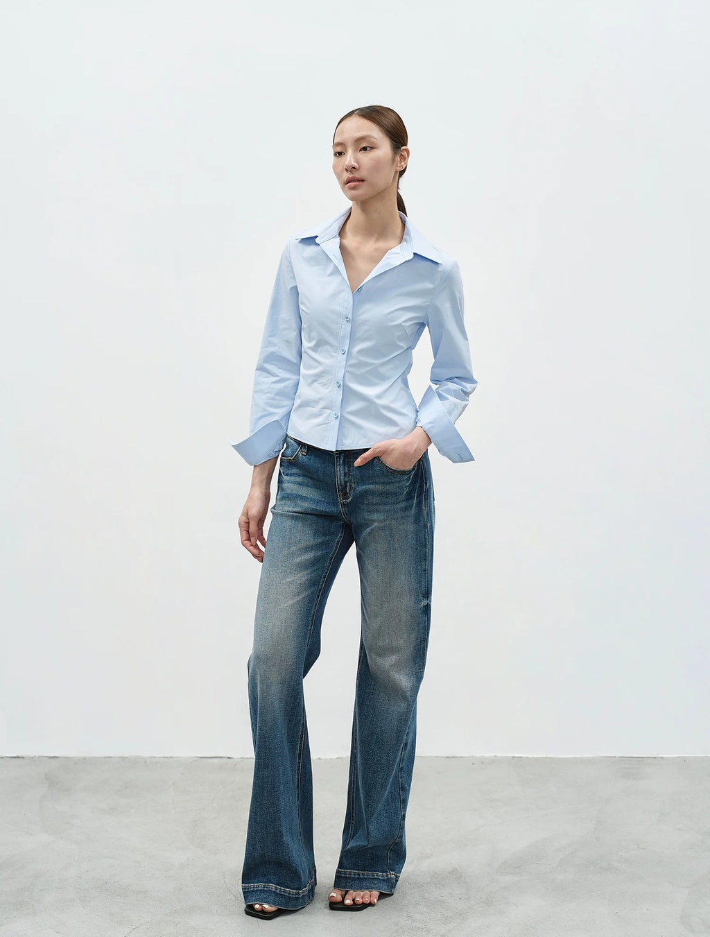 EIGHTHMONTH Waist V-neck Slim Shirt