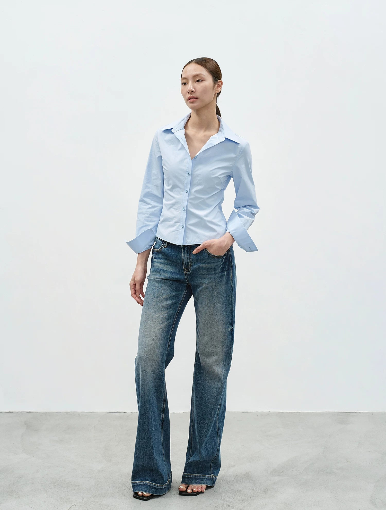 EIGHTHMONTH Waist V-neck Slim Shirt