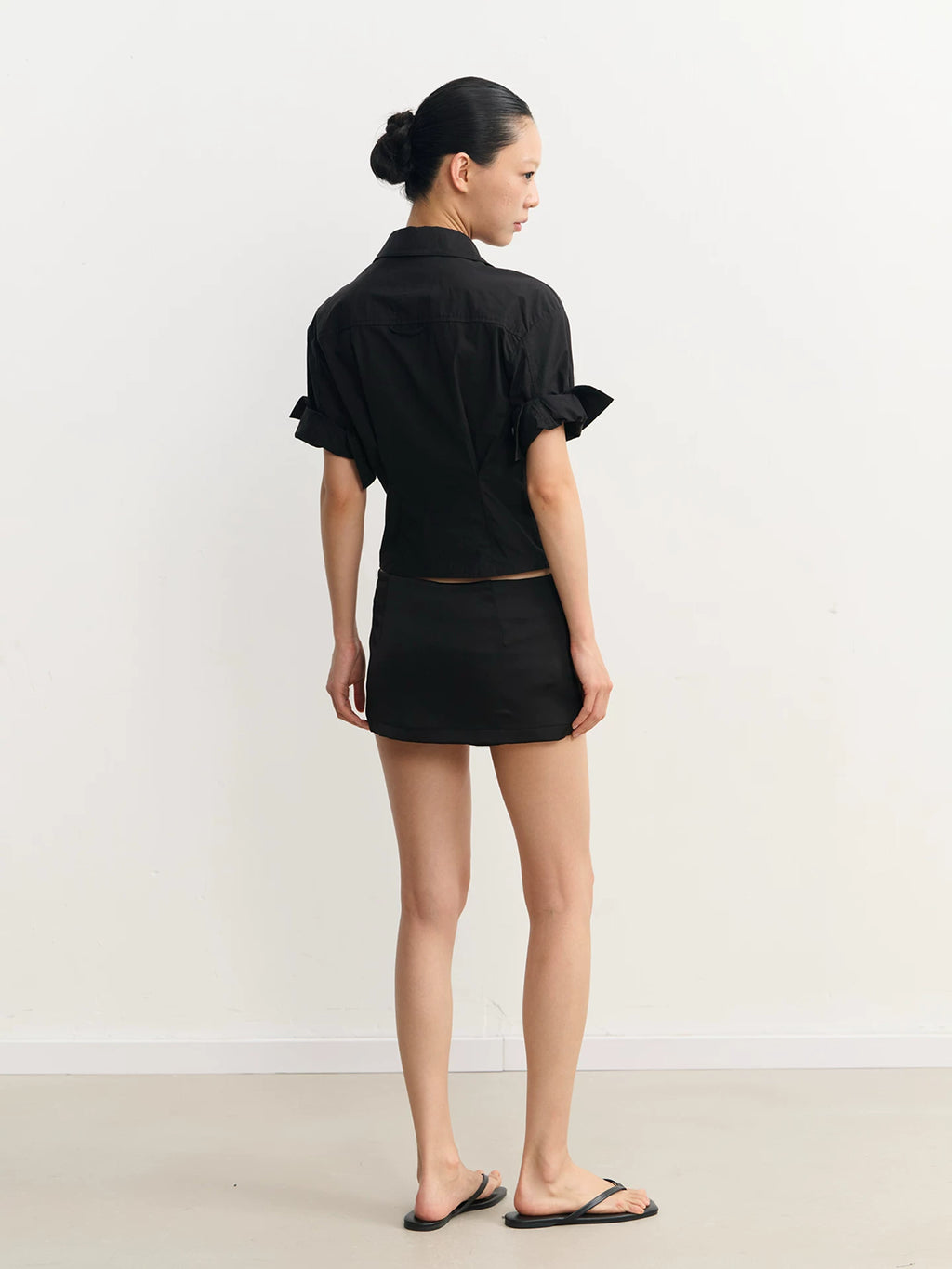 LINY LIBERTY Pinch Pleated V-neck Short Waist Shirt