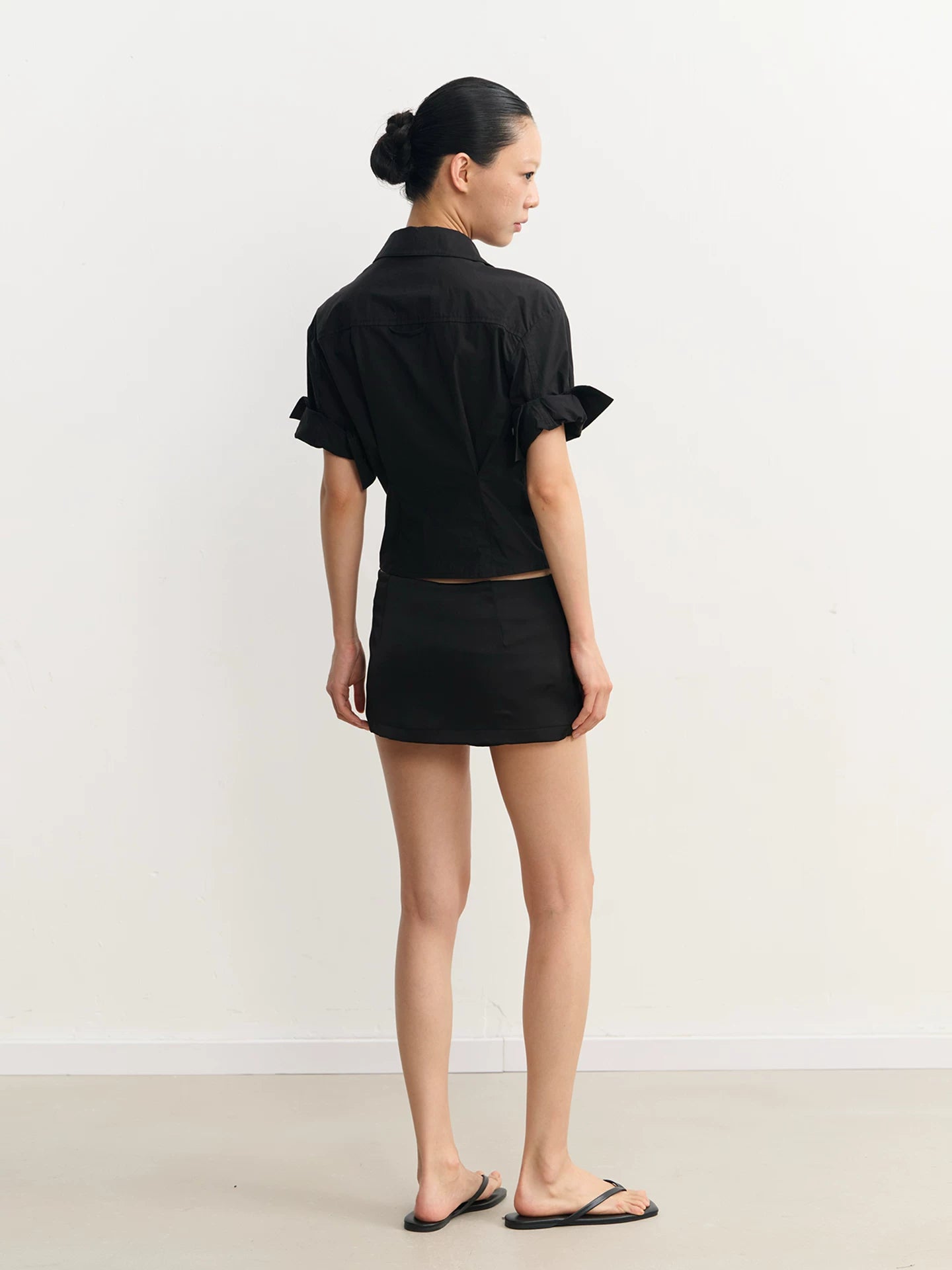 LINY LIBERTY Pinch Pleated V-neck Short Waist Shirt