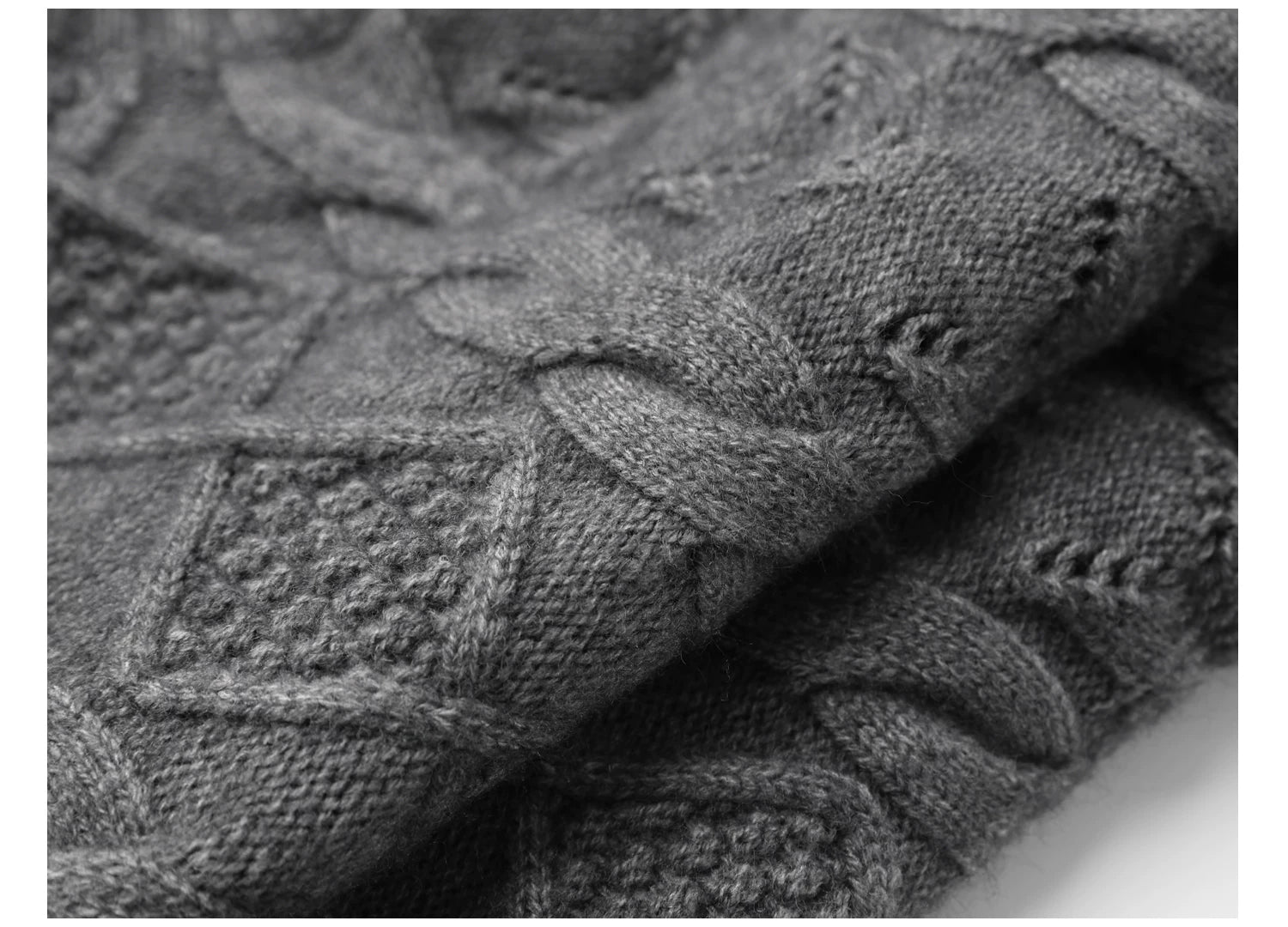 EIGHTHMONTH Jacquard V-neck Knitted Sweater