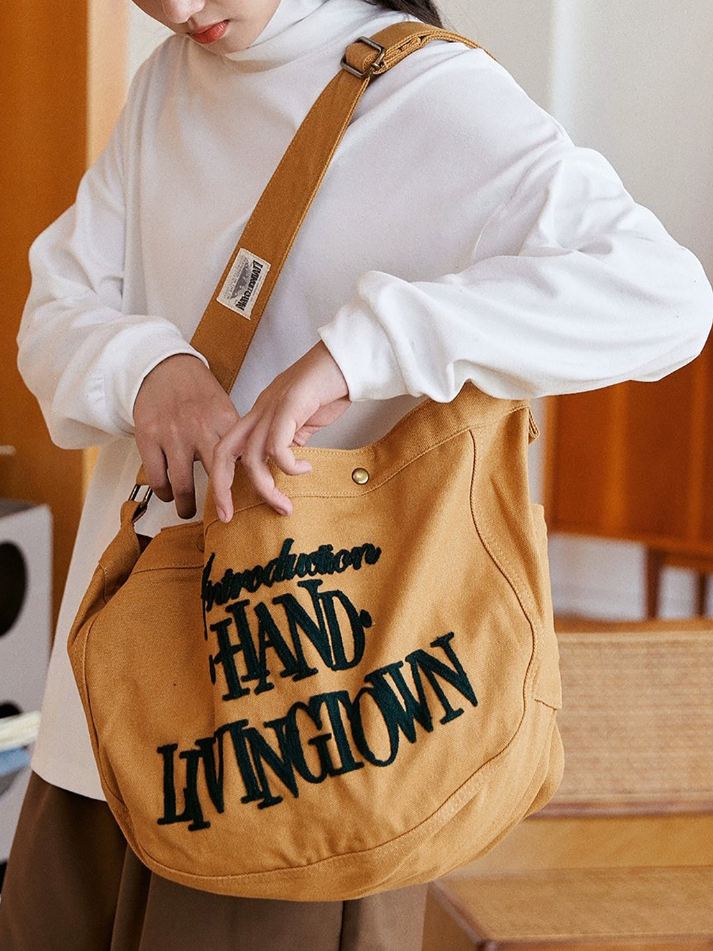LivingTown Vintage Large Capacity Commuter Japanese Casual Canvas Bag