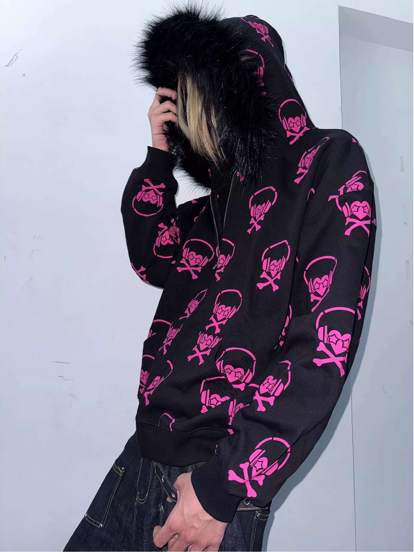 PAIKI Full of Headphones Skull Sweater