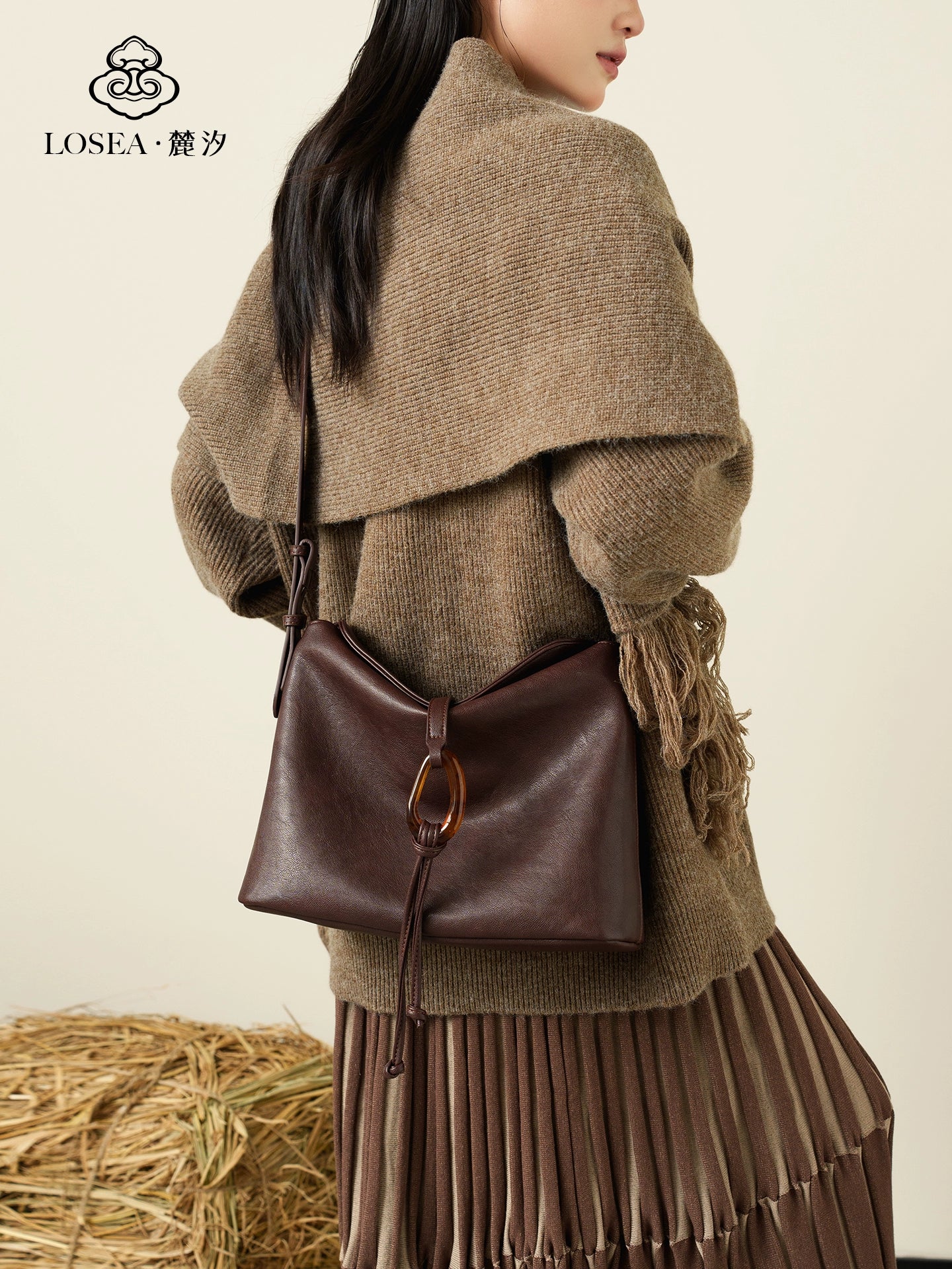 LOSEA Premium Vintage Special-Shaped Buckle Underarm Bag